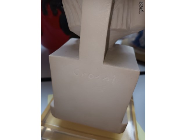 Lot 382 - beeld op sokkel - afbeelding 5 van  5