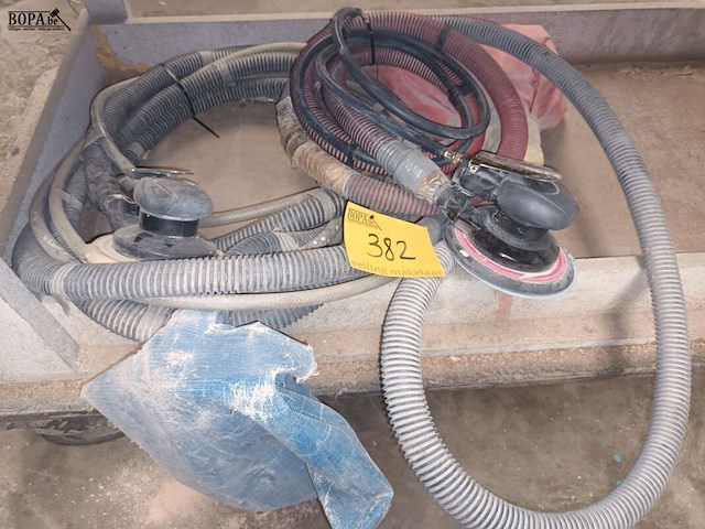 Lot 382 - excentrische schuurmachine. 2 stuks - afbeelding 1 van  4