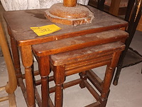 Lot 382 - houten bijzettafels en kaarsenhouder - afbeelding 3 van  3