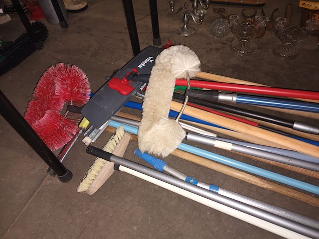 Lot 382 - poetsmateriaal. 17 stuks - afbeelding 2 van  3