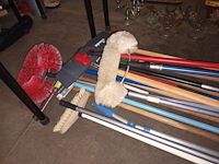 Lot 382 - poetsmateriaal. 17 stuks - afbeelding 2 van  3