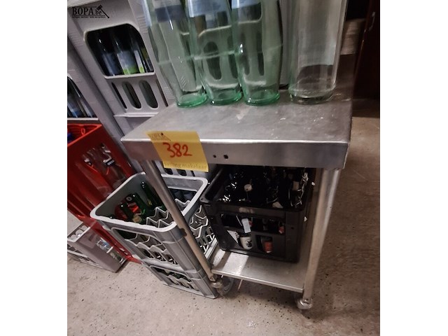 Lot 382 - rvs werktafel op wielen - afbeelding 1 van  2
