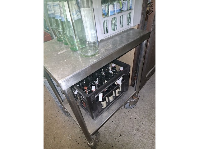 Lot 382 - rvs werktafel op wielen - afbeelding 2 van  2