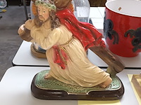 Lot 383 - beeld in plaaster - afbeelding 1 van  5