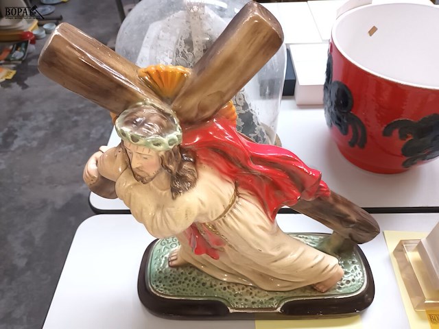 Lot 383 - beeld in plaaster - afbeelding 2 van  5