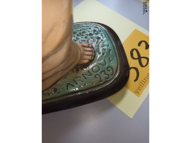 Lot 383 - beeld in plaaster - afbeelding 5 van  5