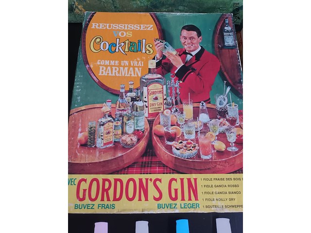 Lot 383 - gordon gin reclame items - afbeelding 4 van  4