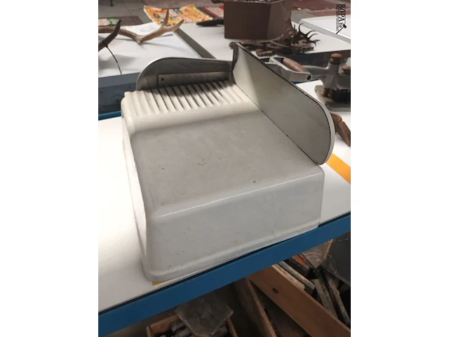 Lot 383 - kaassnijmachine - afbeelding 2 van  3