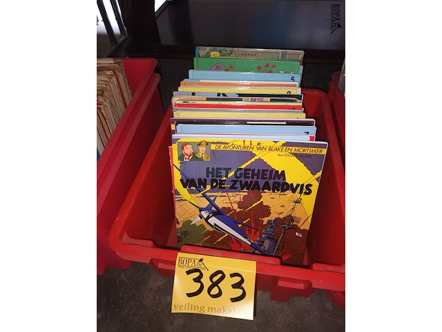 Lot 383 - strips. 45 stuks - afbeelding 1 van  3
