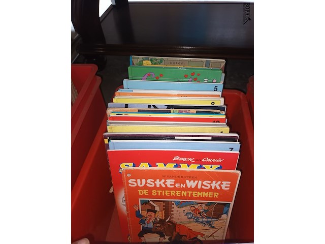 Lot 383 - strips. 45 stuks - afbeelding 2 van  3