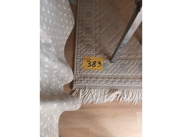 Lot 383 - tapijtje - afbeelding 3 van  3
