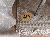 Lot 383 - tapijtje - afbeelding 3 van  3