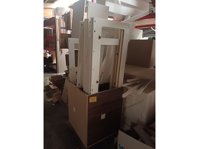 Lot 384 - onderdelen voor meubels - afbeelding 1 van  5