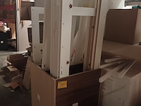 Lot 384 - onderdelen voor meubels