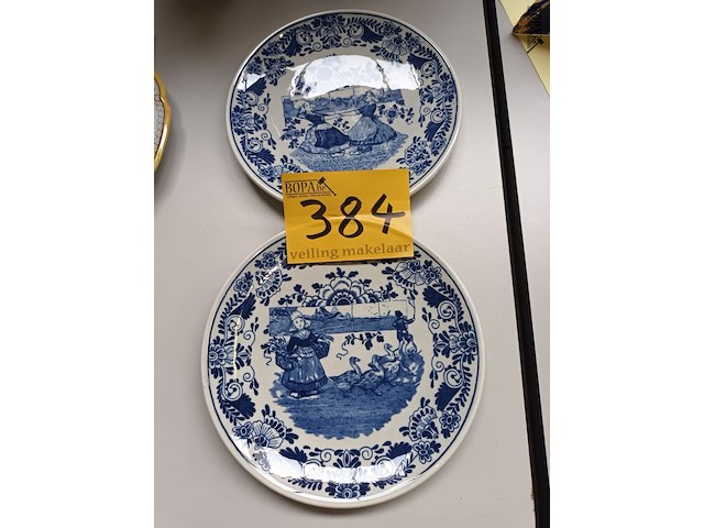 Lot 384 - sierborden petrus regout. 2 stuks - afbeelding 1 van  4