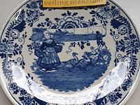 Lot 384 - sierborden petrus regout. 2 stuks - afbeelding 4 van  4