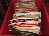 Lot 384 - strips. 65 stuks - afbeelding 1 van  3