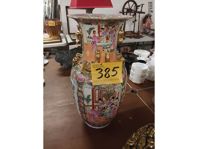 Lot 385 - chinese vaas - afbeelding 1 van  4