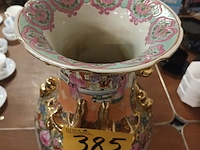 Lot 385 - chinese vaas - afbeelding 2 van  4