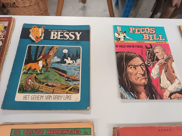 Lot 385 - strips. 8 stuks - afbeelding 5 van  7