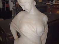 Lot 386 - beeld in albast - afbeelding 2 van  3