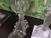 Lot 386 - kandelaars in glas. 2 stuks - afbeelding 3 van  3