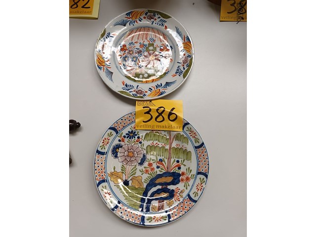 Lot 386 - sierborden polychrome. 2 stuks - afbeelding 1 van  4