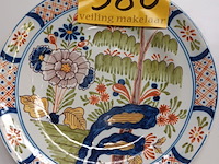 Lot 386 - sierborden polychrome. 2 stuks - afbeelding 3 van  4