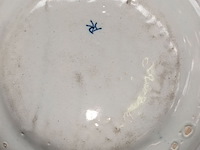 Lot 386 - sierborden polychrome. 2 stuks - afbeelding 4 van  4