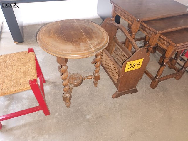 Lot 386 - tafeltjes, krantenrekje, krukje. 6 stuks - afbeelding 1 van  3