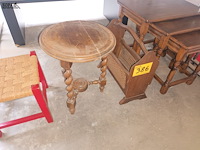 Lot 386 - tafeltjes, krantenrekje, krukje. 6 stuks - afbeelding 1 van  3