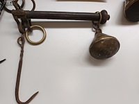 Lot 387 - antieke weegschaal. 2 stuks - afbeelding 2 van  4