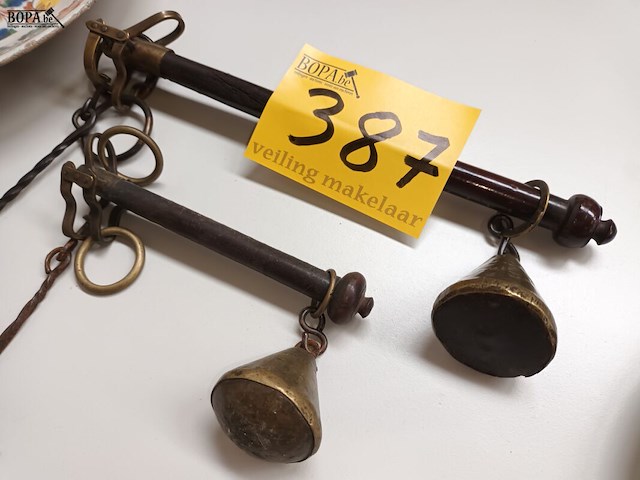 Lot 387 - antieke weegschaal. 2 stuks - afbeelding 3 van  4