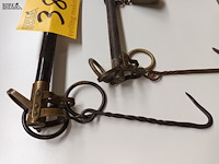 Lot 387 - antieke weegschaal. 2 stuks - afbeelding 4 van  4
