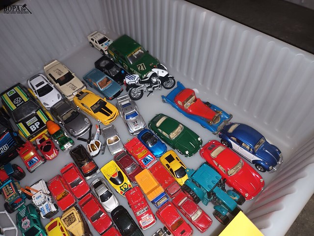 Lot 387 - miniatuur auto’s. 75 stuks - afbeelding 4 van  4