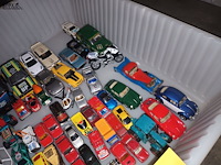 Lot 387 - miniatuur auto’s. 75 stuks - afbeelding 4 van  4
