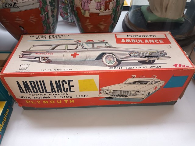 Lot 388 - blikken ambulance - afbeelding 2 van  5