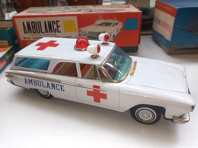 Lot 388 - blikken ambulance - afbeelding 3 van  5