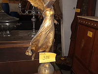 Lot 388 - bronzen beeld vrouw met vleugels - afbeelding 1 van  5
