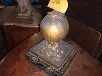 Lot 388 - bronzen beeld vrouw met vleugels - afbeelding 3 van  5