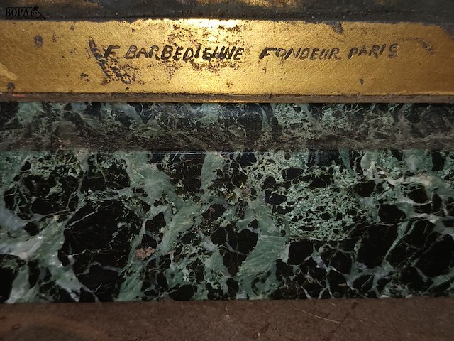 Lot 388 - bronzen beeld vrouw met vleugels - afbeelding 4 van  5