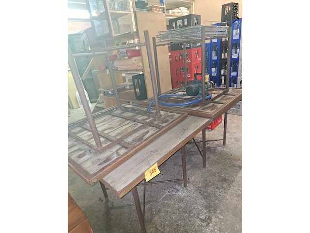 Lot 388 - tafels. 4 stuks - afbeelding 1 van  3