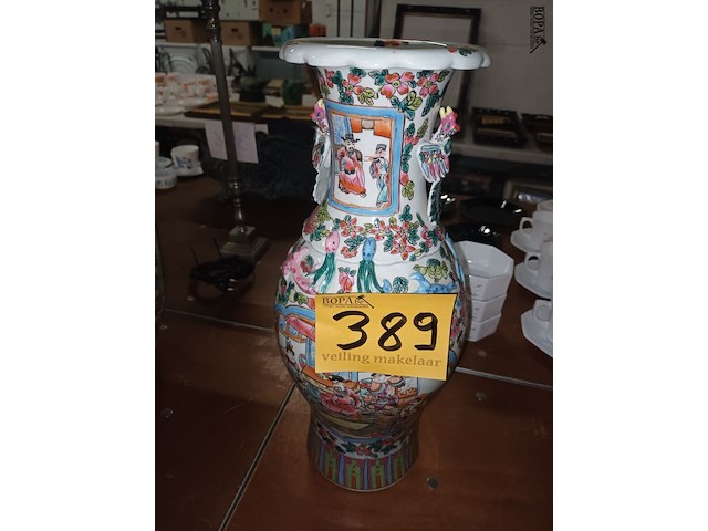 Lot 389 - chinese vaas - afbeelding 1 van  3