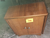 Lot 389 - kastje met inhoud - afbeelding 1 van  7