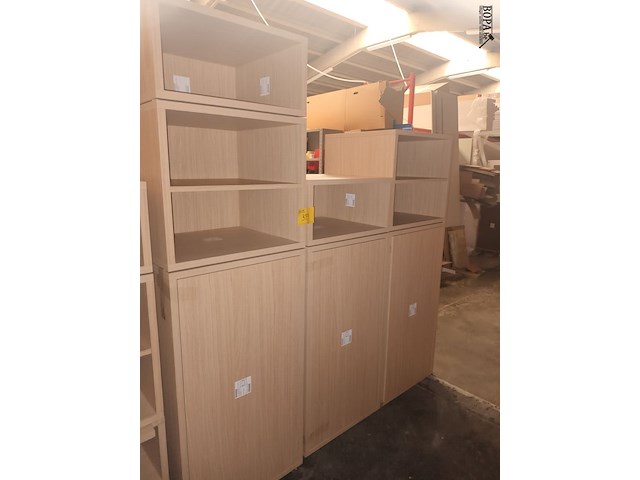 Lot 389 - modulaire kasten - afbeelding 1 van  3