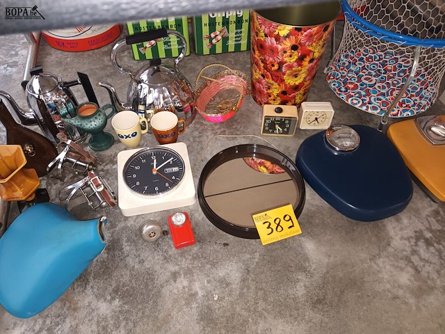 Lot 389 - retro en vintage huisraad. 20 stuks - afbeelding 1 van  4