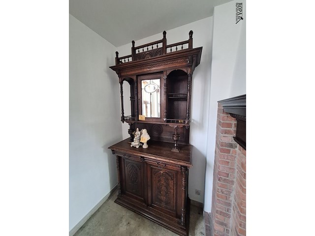 Lot 39 - antieke houten buffetkast - afbeelding 1 van  3