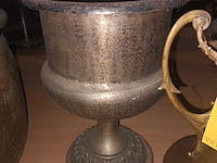 Lot 39 - antieke kelk en lamp - afbeelding 2 van  3