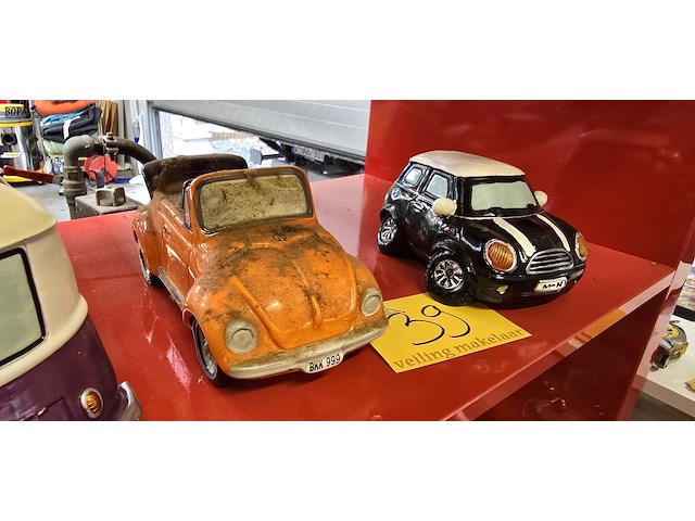 Lot 39 - auto spaarpotten 4 stuks - afbeelding 3 van  3