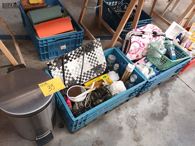 Lot 39 - badkamer benodigheden - afbeelding 1 van  5